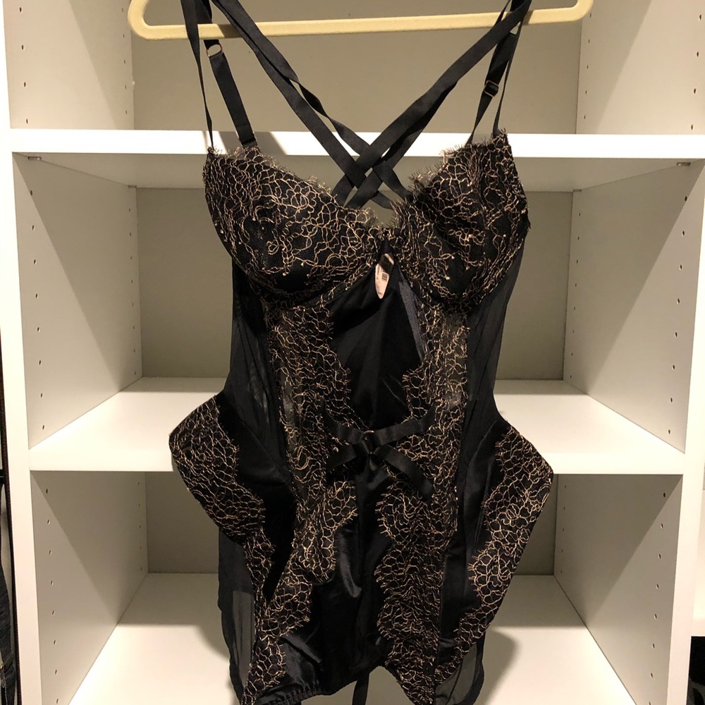 NWT Victoria’s Secret lingerie 34C